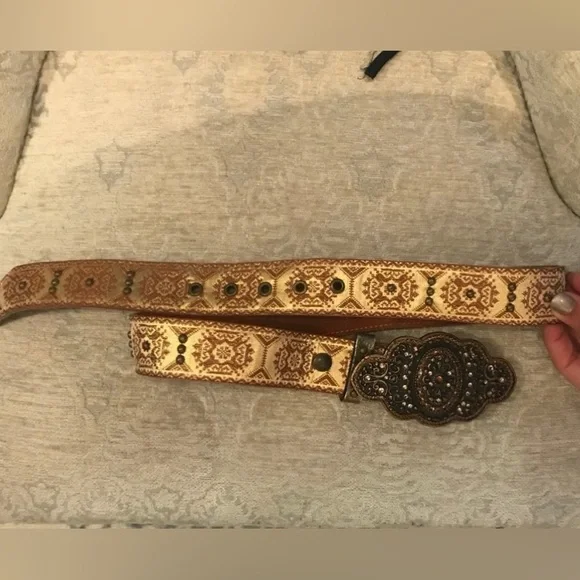 “CACHE” Statement Belt! - Picture 2 of 4